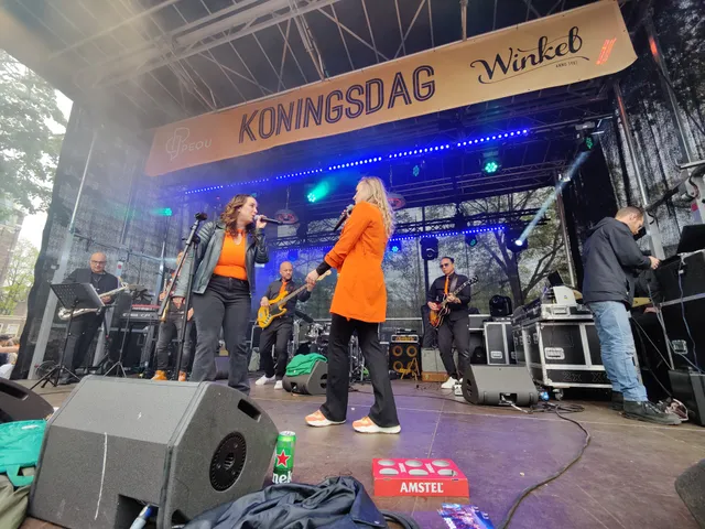 Kings Day @ the Noordermarkt, Amsterdam © crowd